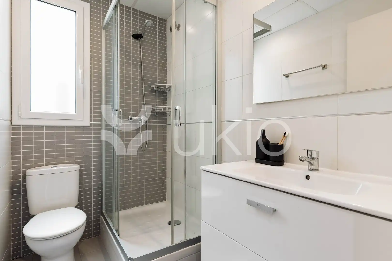 Baño de Apartamento de alquiler en Barcelona con Aire acondicionado, Calefacción y Terraza