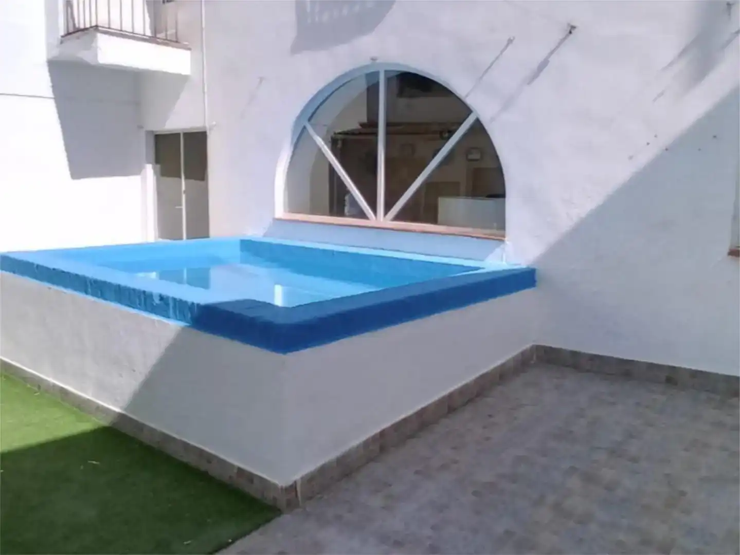 Piscina de Casa adosada en venda en Bujalance amb Aire condicionat, Piscina i Balcó