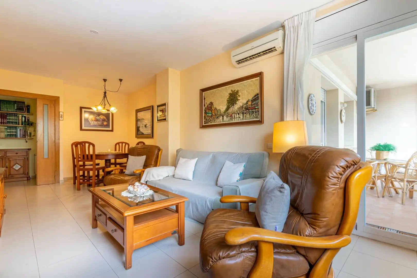 Sala de estar de Piso en venta en Sitges con Aire acondicionado, Calefacción y Terraza