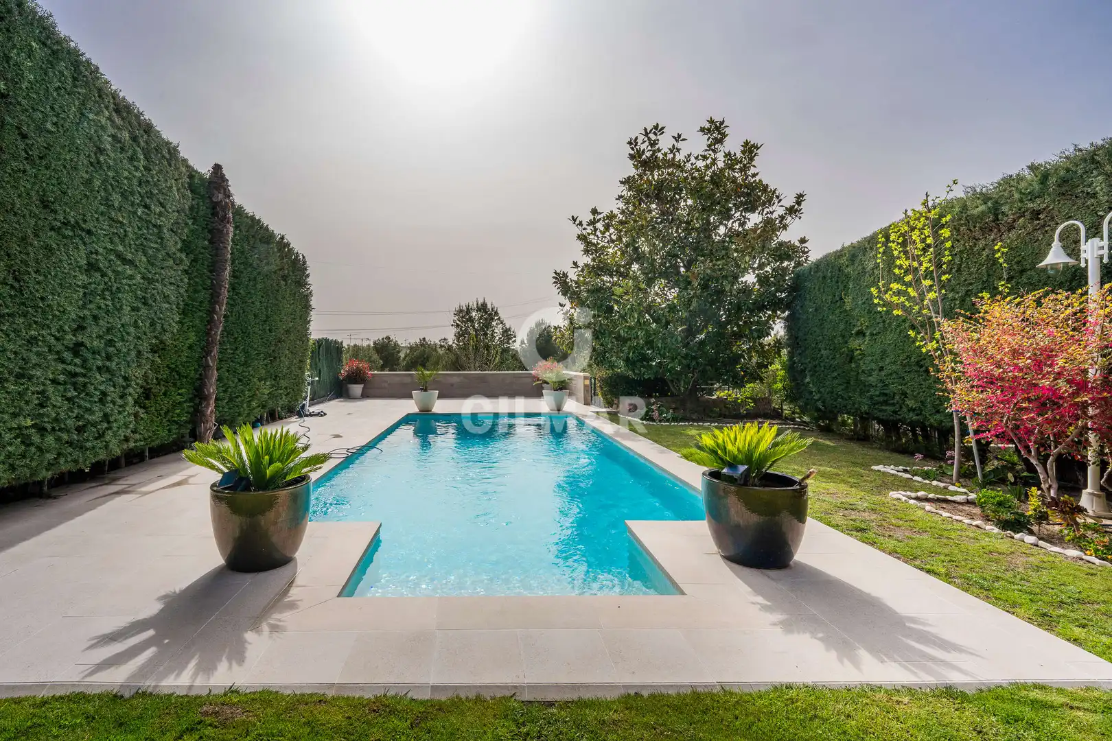Piscina de Casa adosada en venda en Madrid amb Calefacció, Jardí privat i Piscina