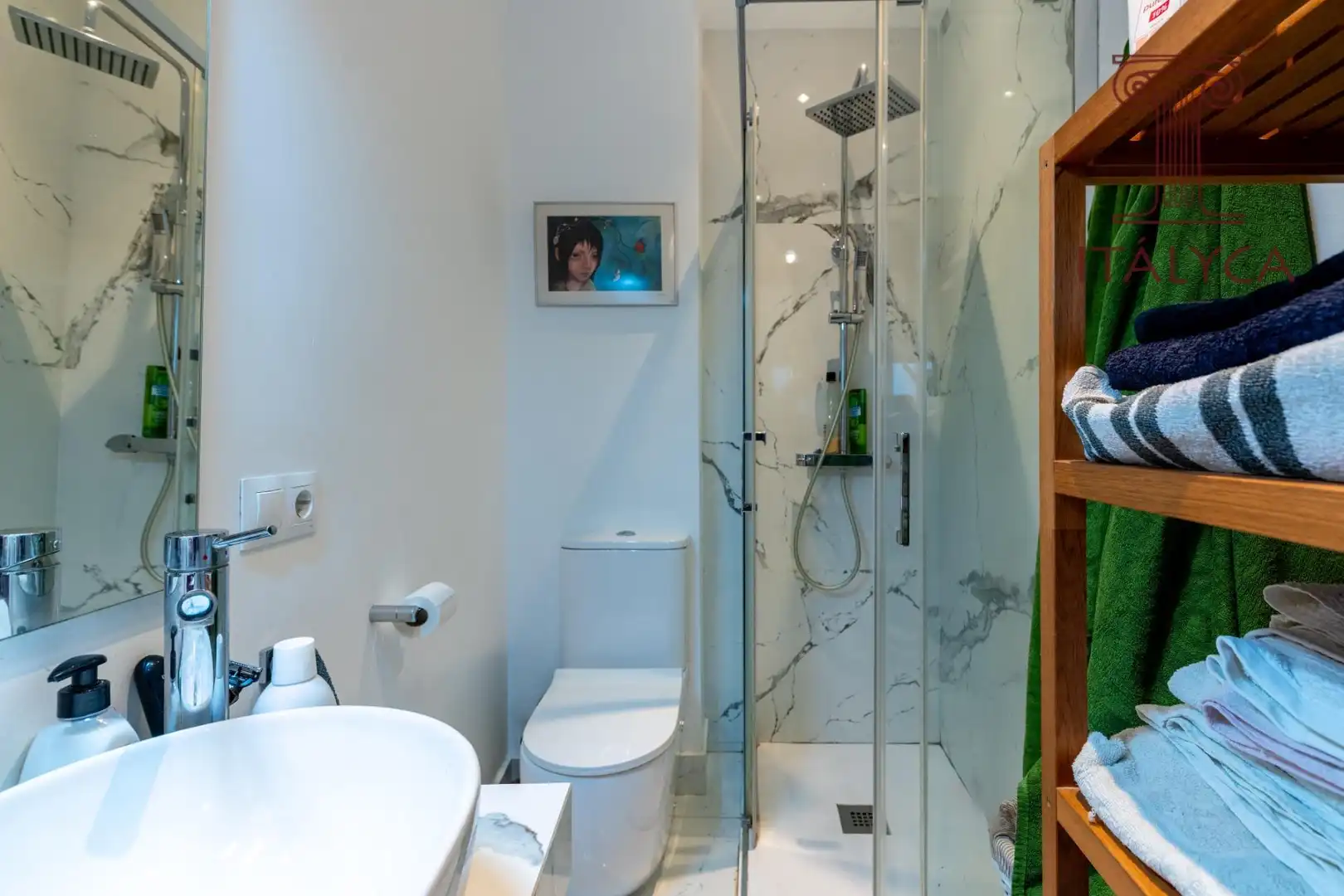 Bathroom of Flat for sale in Sevilla  with Air Conditioner, Heating and Terrace