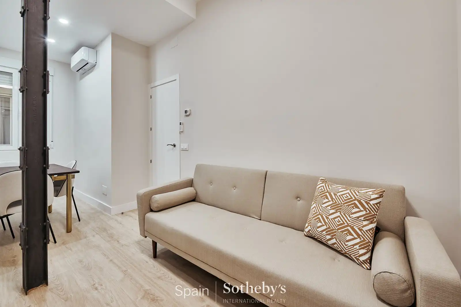 Living room of Apartments for sale in  Madrid Capital  with Air Conditioner, Heating and Terrace