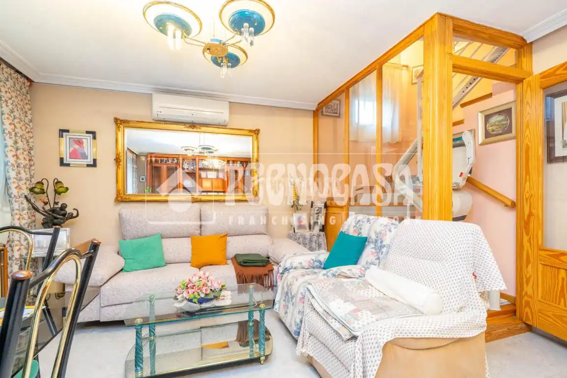 Sala de estar de Casa adosada en venta en Colmenar Viejo con Calefacción, Jardín privado y Terraza