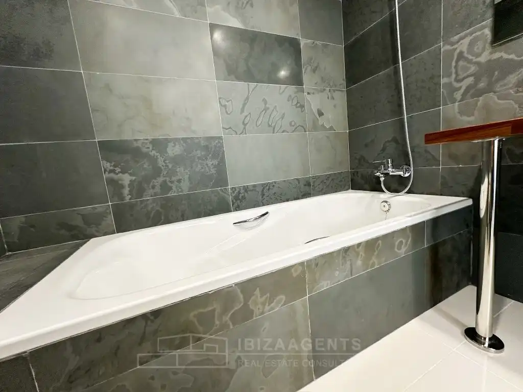 Baño de Dúplex en venta en Eivissa con Aire acondicionado