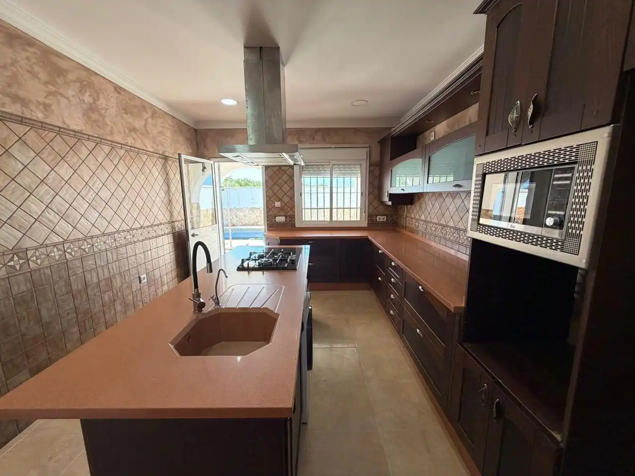 Cocina de Finca rústica en venta en Sanlúcar de Barrameda con Aire acondicionado, Trastero y Piscina