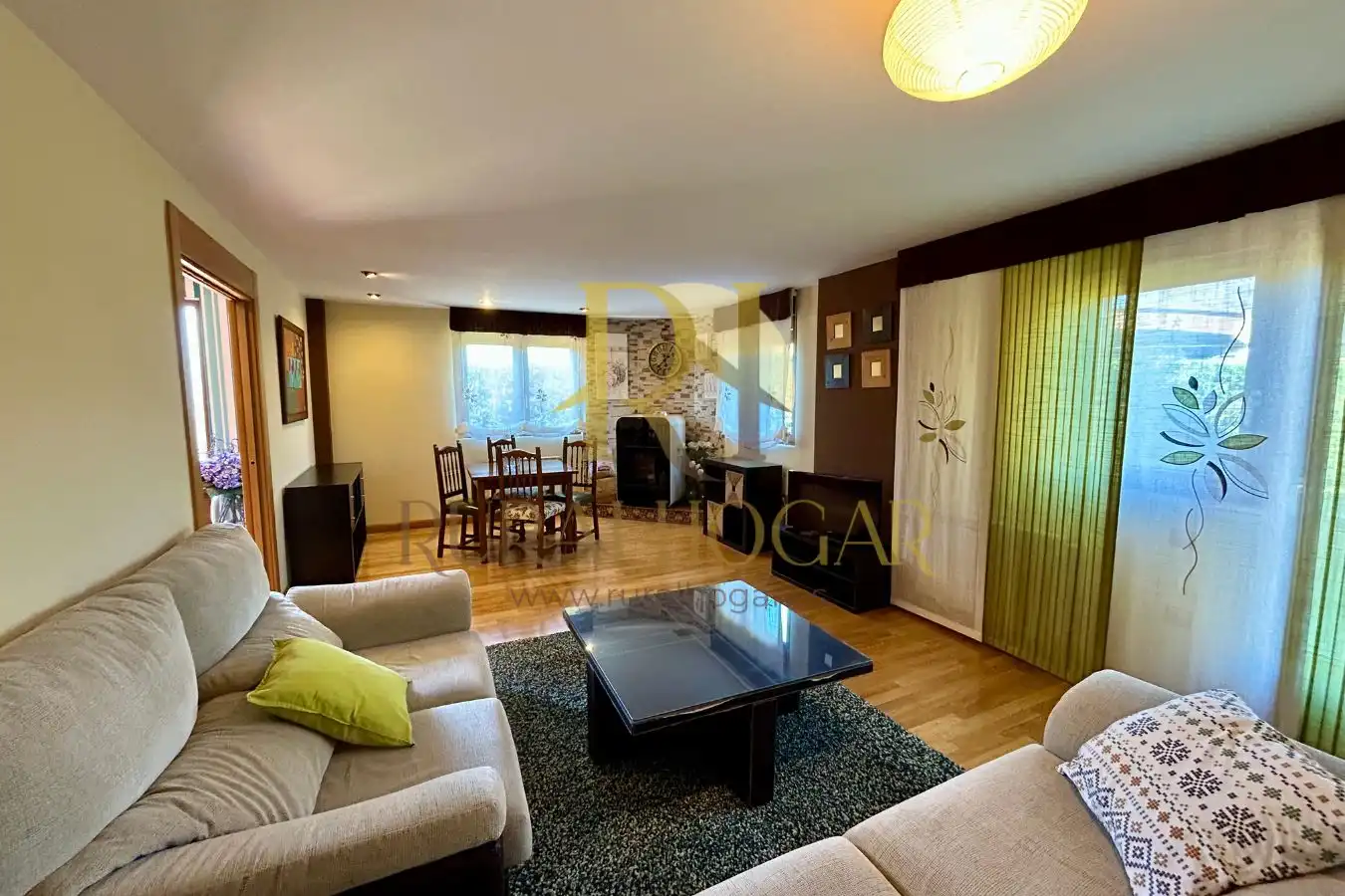 Sala de estar de Casa o chalet en venta en Riaño con Calefacción, Jardín privado y Terraza