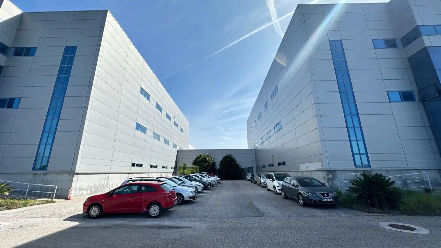 Außenansicht von Fabrikhallen zur Miete in La Rinconada