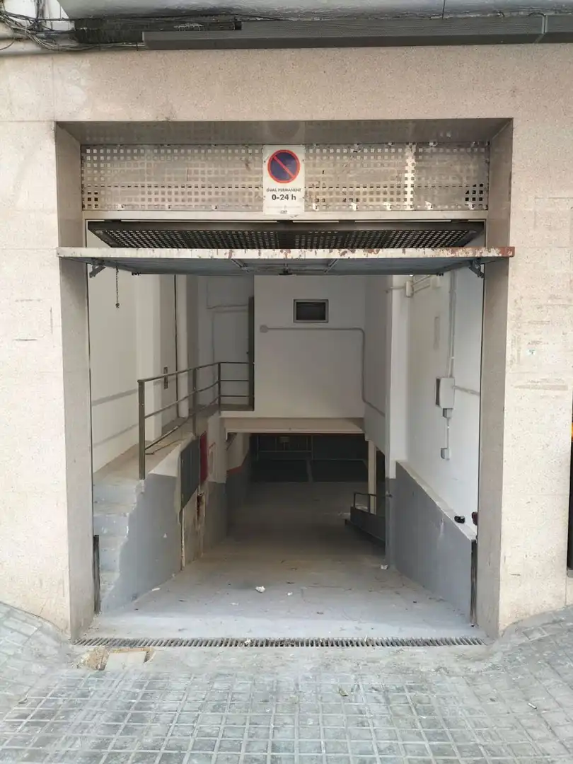Einzelparkplatz zur Miete in Paseo Cristòfol Colom 24, imagen 6