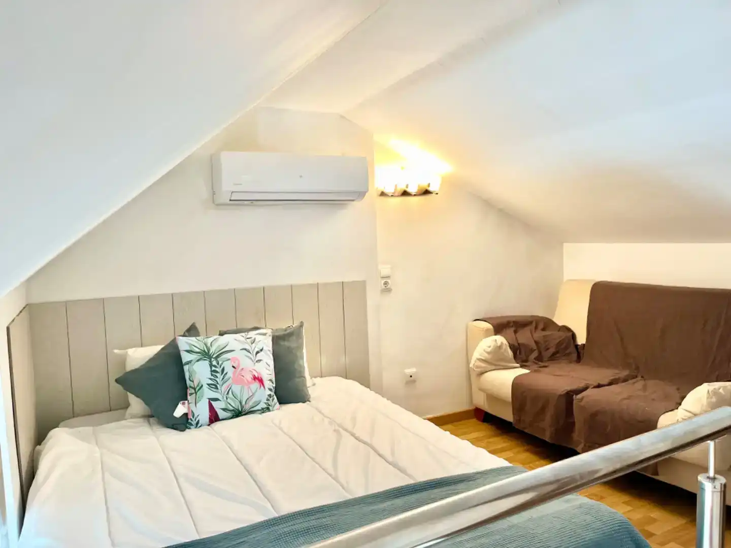 Schlafzimmer von Maisonette zur Miete in  Valencia Capital mit Klimaanlage und Balkon