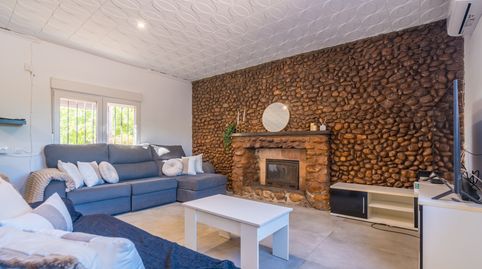 Casa de una planta con piscina y 2.079 m² de parcela en Canals, imagen 2