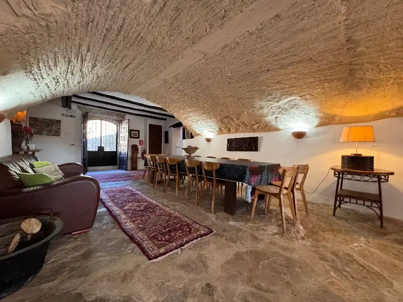 Comedor de Finca rústica en venta en Ullastret con Aire acondicionado, Calefacción y Jardín privado