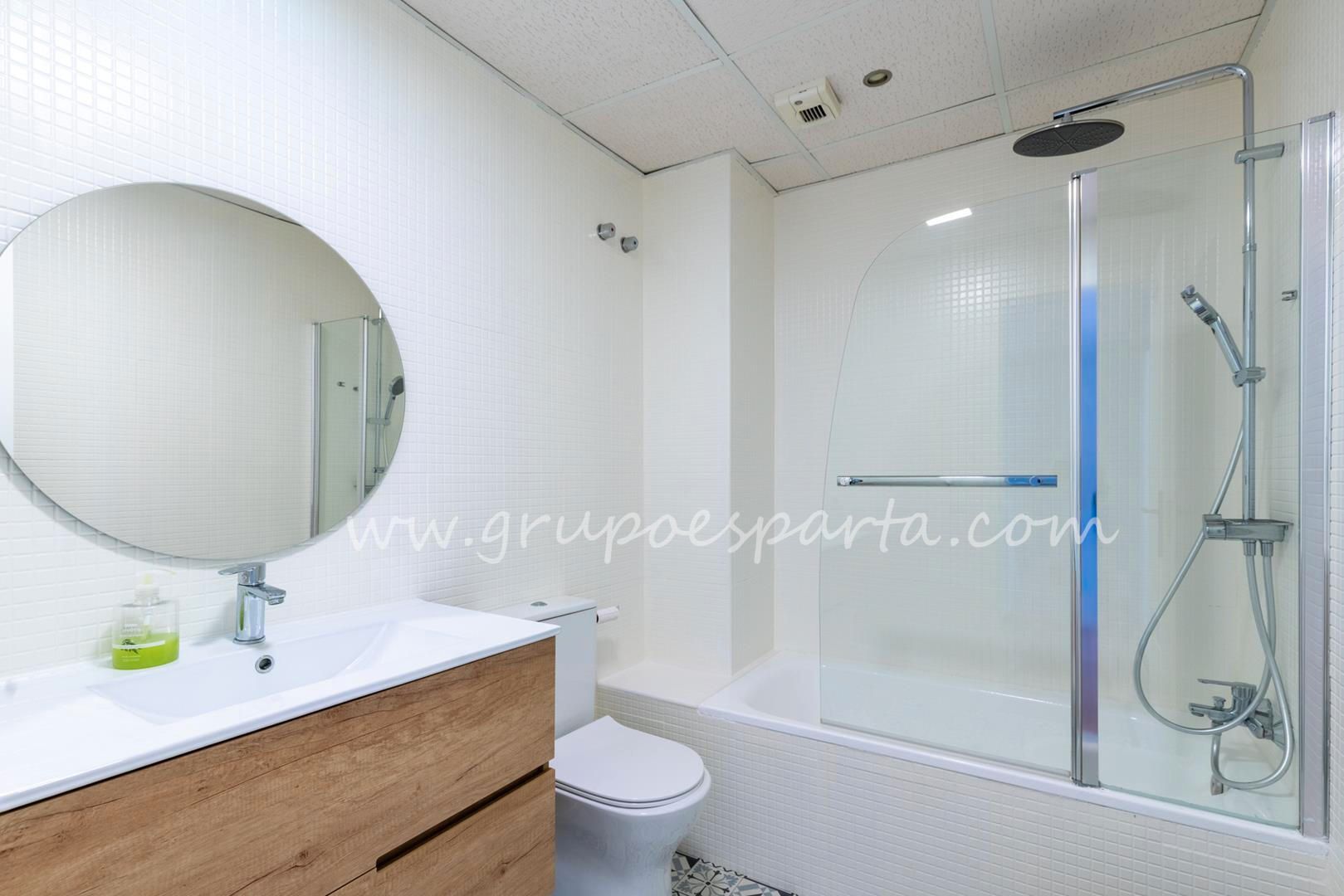 Bathroom of Single-family semi-detached to rent in Mairena del Aljarafe  with Air Conditioner, Oven and Washing machine