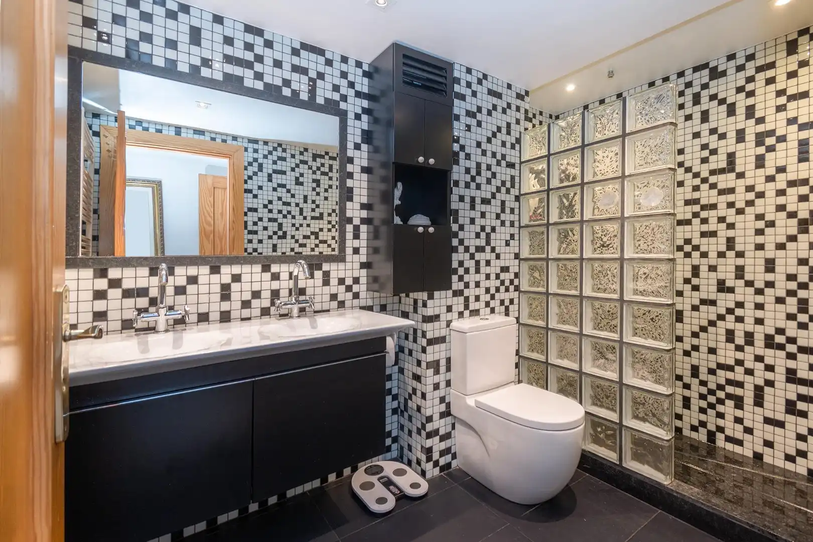 Baño de Piso en venta en  Palma de Mallorca con Aire acondicionado, Calefacción y Trastero