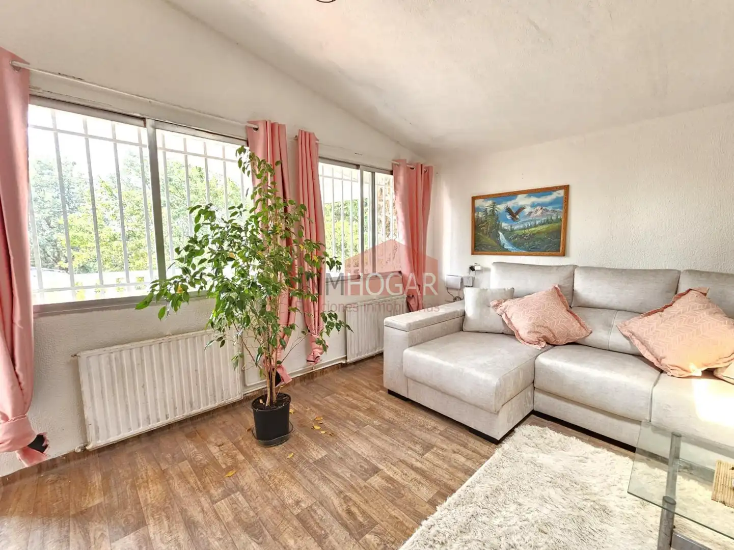 Sala d'estar de Casa o xalet en venda en Herradón de Pinares amb Calefacció, Jardí privat i Terrassa