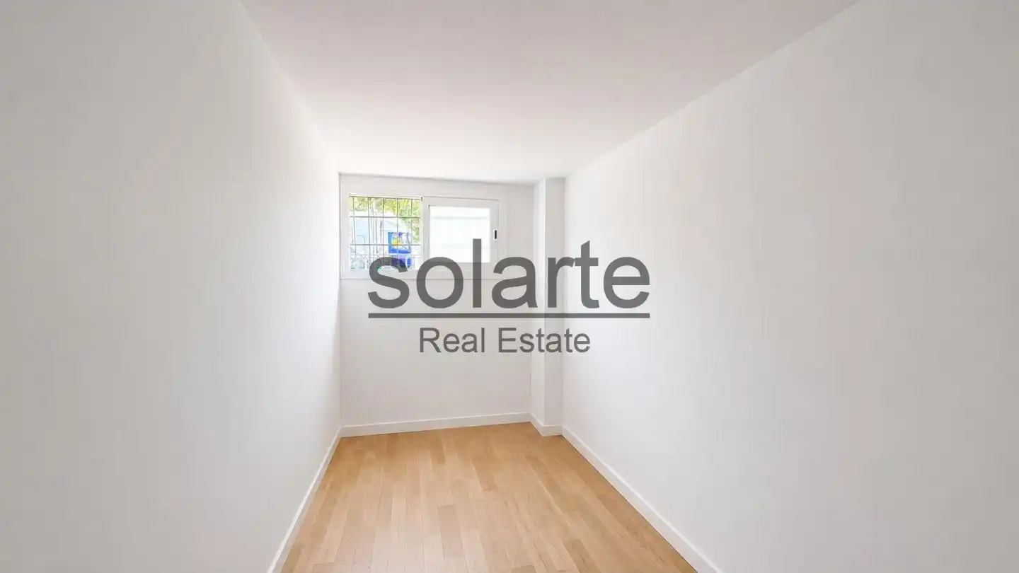 Dormitori de Planta baixa en venda en L'Hospitalet de Llobregat amb Aire condicionat i Parquet