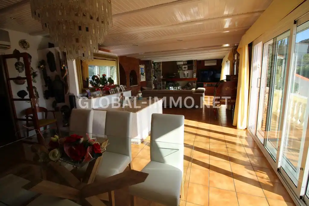 Menjador de Casa o xalet en venda en Roses amb Aire condicionat, Calefacció i Jardí privat