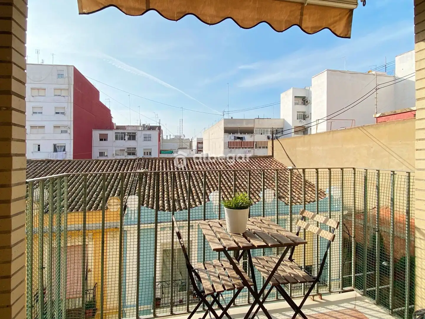 Vista exterior de Piso de alquiler en Valencia con Terraza, Lavadora y Balcón