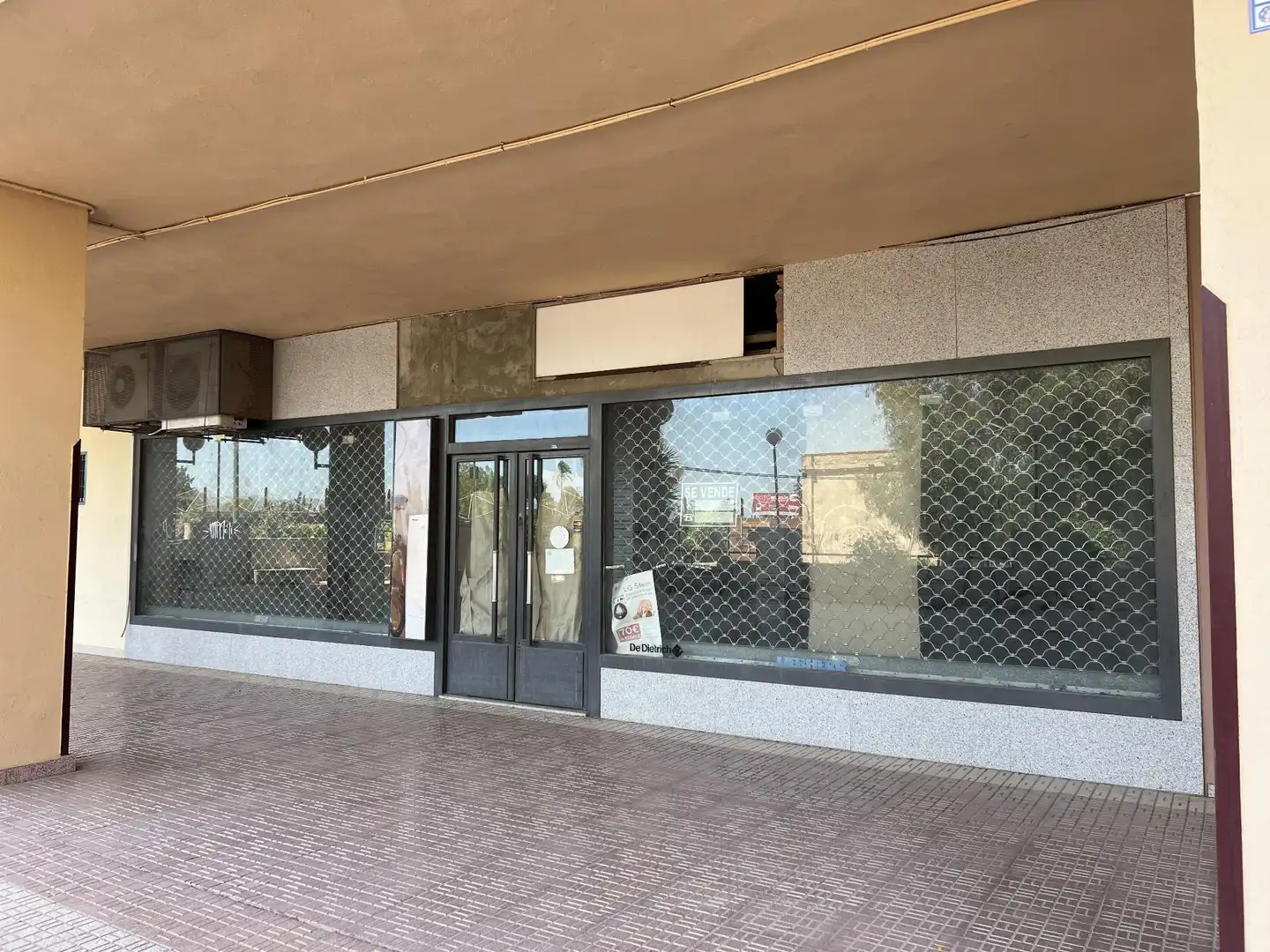 Local comercial en venta en Av Juan Carlos I