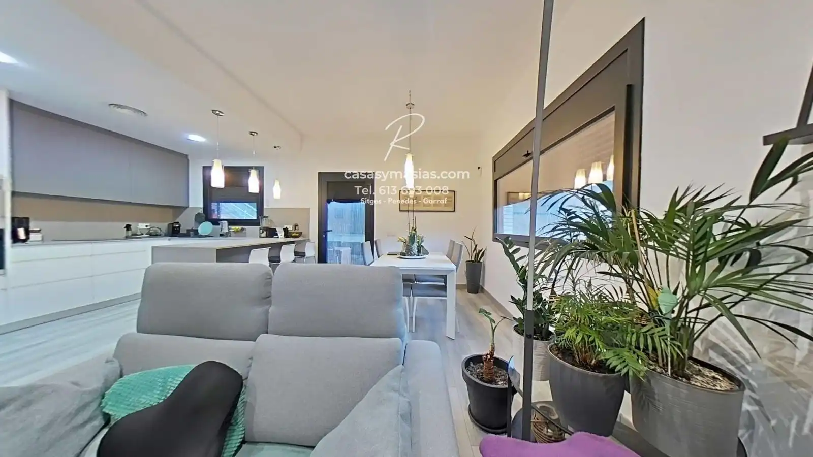 Sala de estar de Casa o chalet en venta en Vallirana con Aire acondicionado, Calefacción y Jardín privado