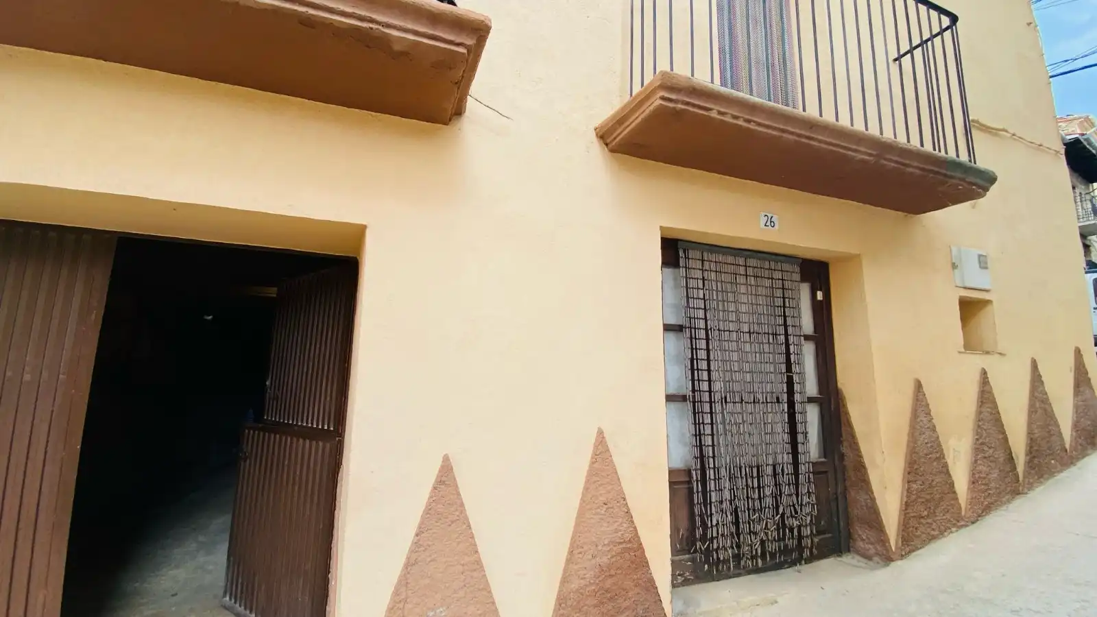 Außenansicht von Einfamilien-Reihenhaus zum Verkauf in Portell de Morella mit Abstellraum, Möbliert und Balkon