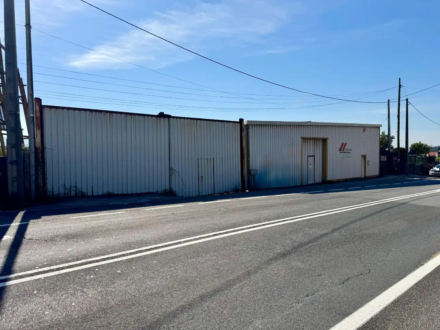 Vista exterior de Nave industrial en venta en Sanxenxo