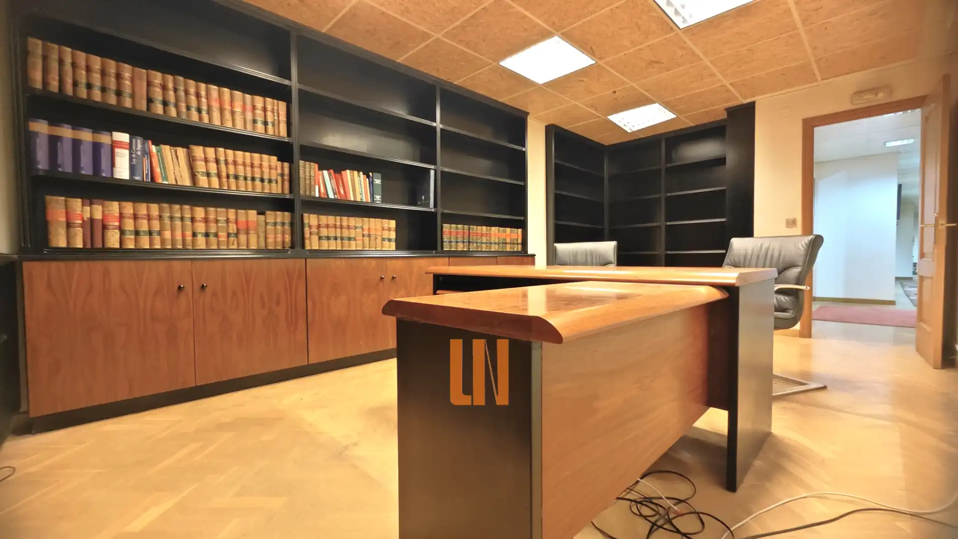 Büro zur Miete in A Coruña Capital  mit Heizung und Internet