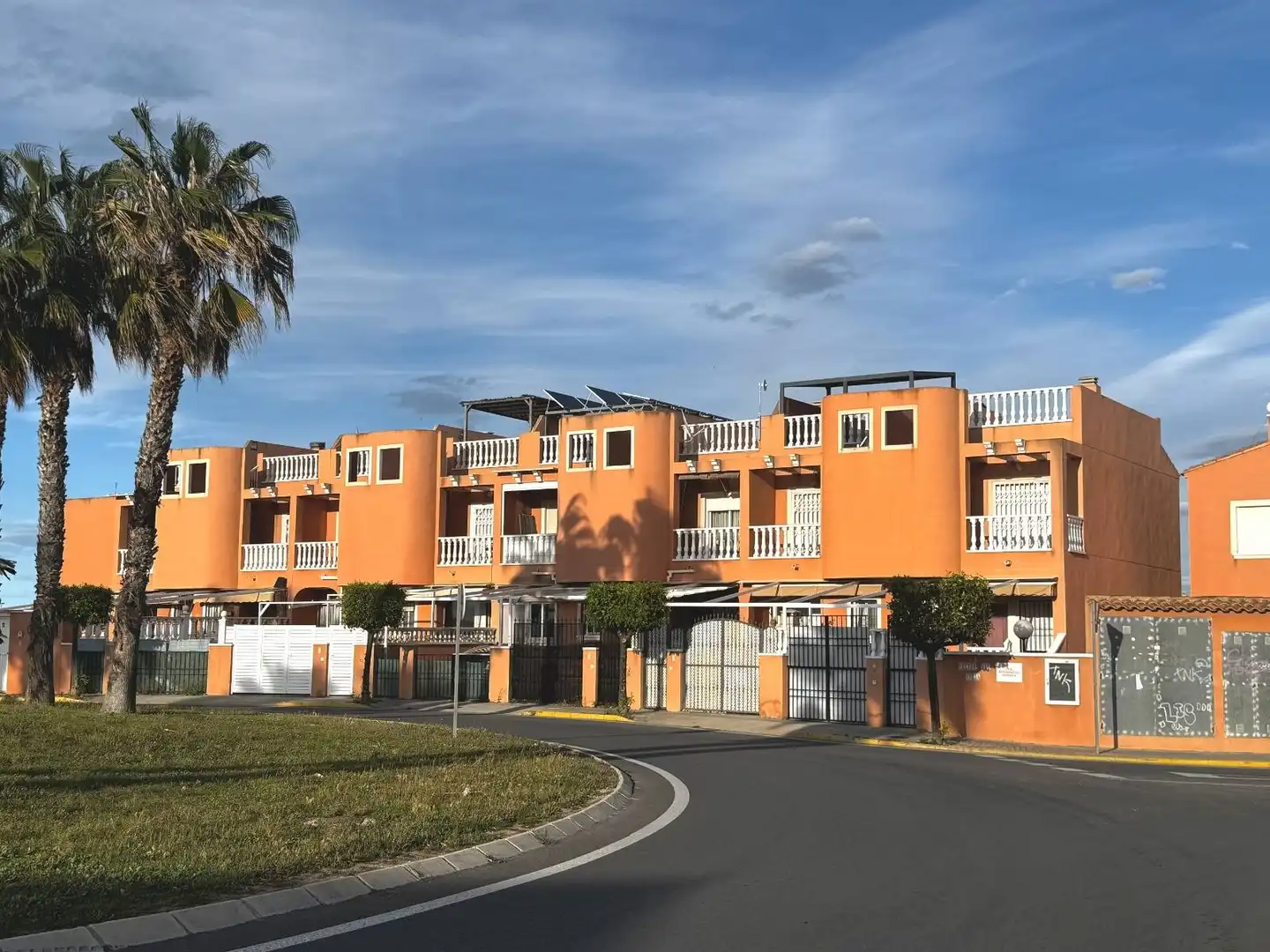 Casa aparellada amb terrassa en venda a Zona Carrefour - Urbanizaciones, imagen 48