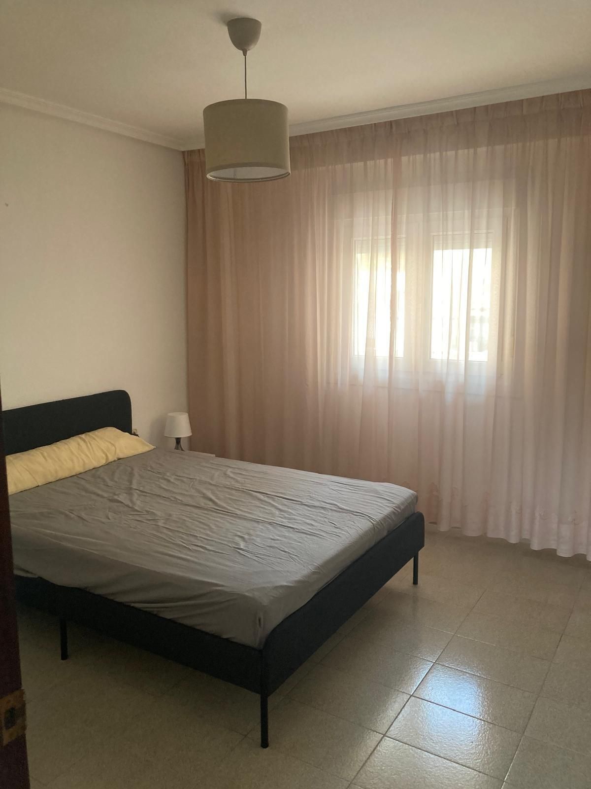 Dormitori de Pis de lloguer en  Almería Capital amb Aire condicionat i Terrassa