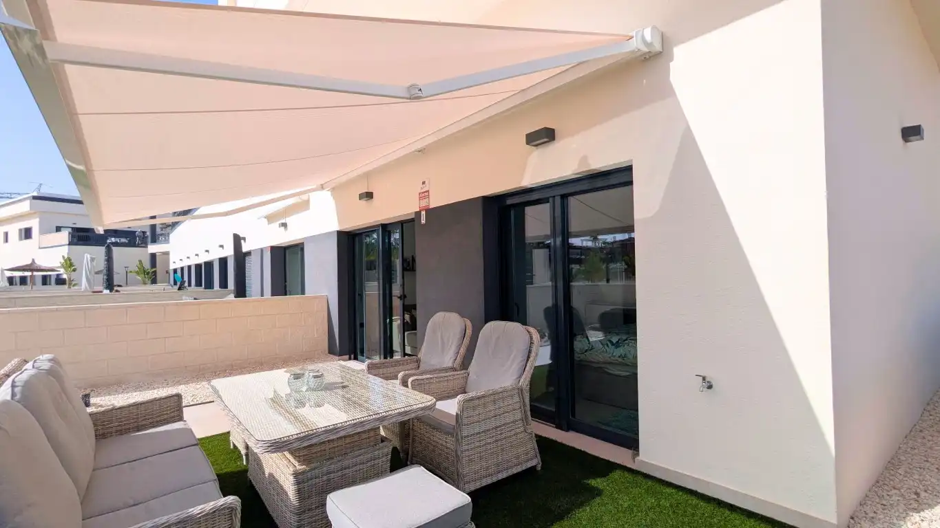 Terrassa de Planta baixa en venda en Algorfa amb Aire condicionat, Jardí privat i Terrassa