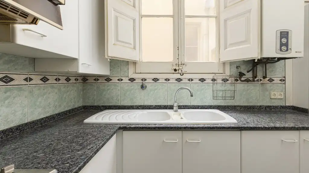 Cuina de Apartament en venda en Barcelona amb Calefacció, Terrassa i Balcó