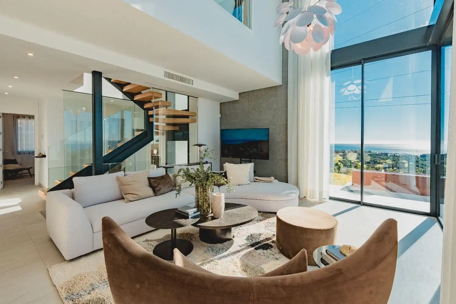 Sala de estar de Casa adosada en venta en Marbella con Calefacción, Jardín privado y Terraza