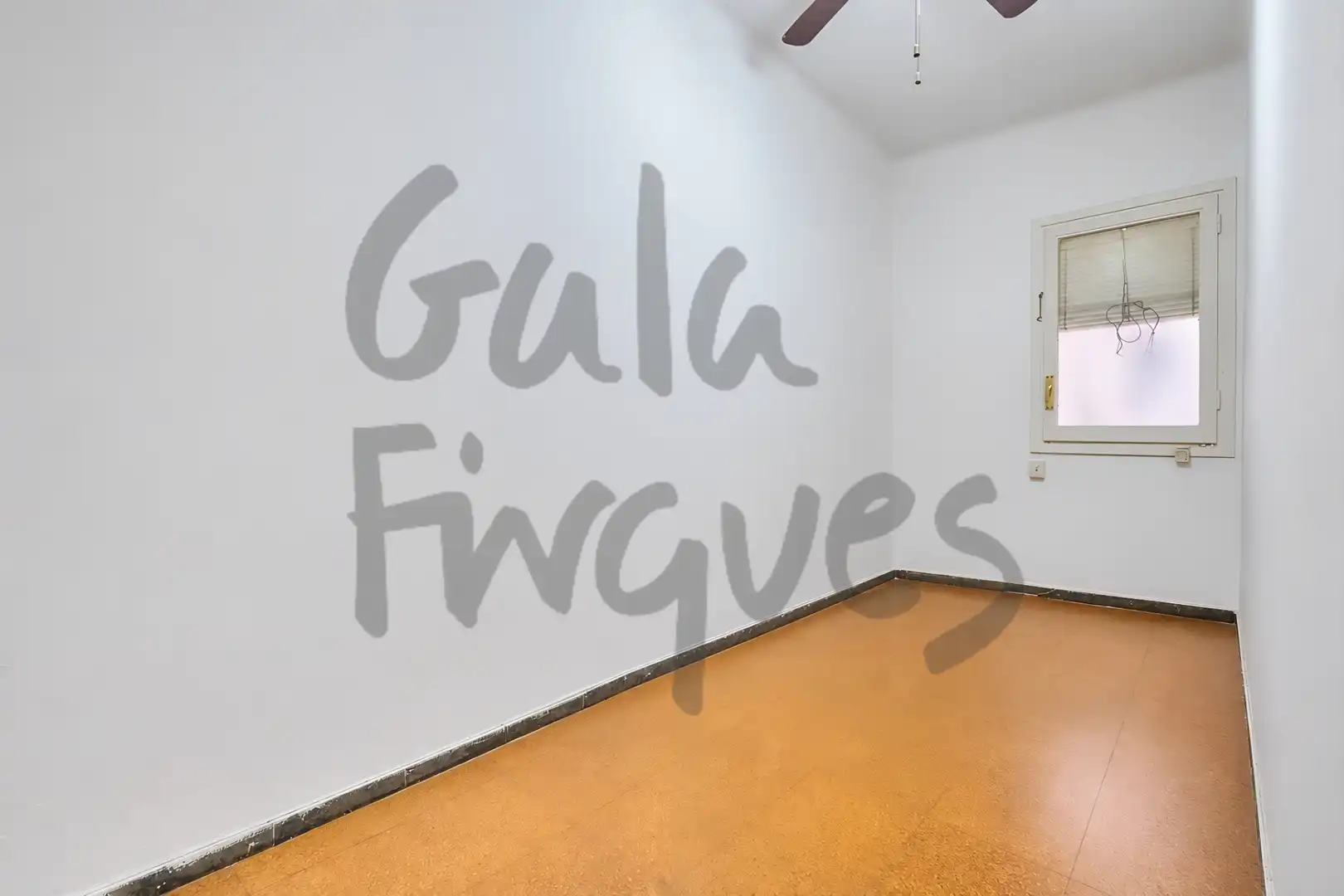 Flat for sale in Barcelona  with Air Conditioner and Balcony
