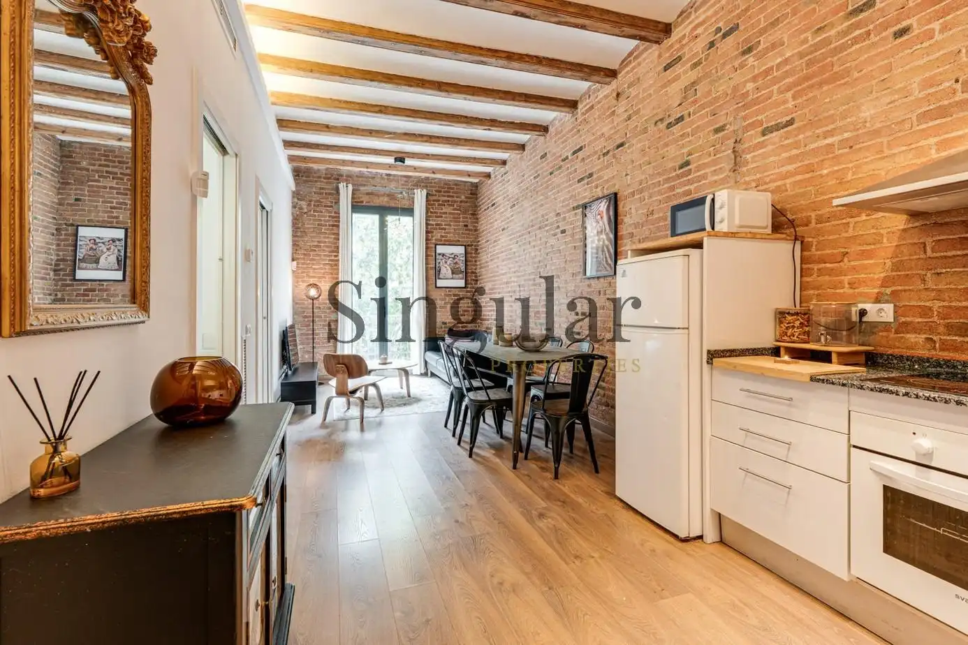 Vista exterior de Apartament en venda en Barcelona amb Aire condicionat, Calefacció i Moblat