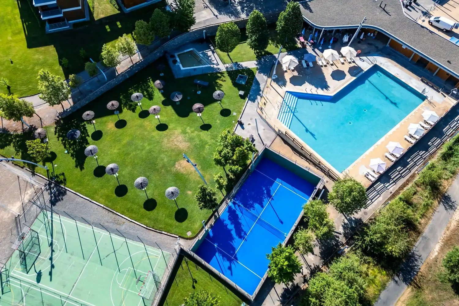 Piscina de Pis en venda en Sabiñánigo amb Calefacció, Parquet i Terrassa