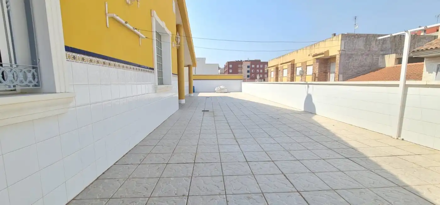 Adossat amb terrassa en venda a Casco Urbano, imagen 2