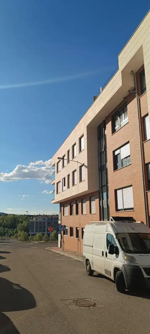 Vista exterior de Estudio en venta en Albelda de Iregua con Terraza y Trastero