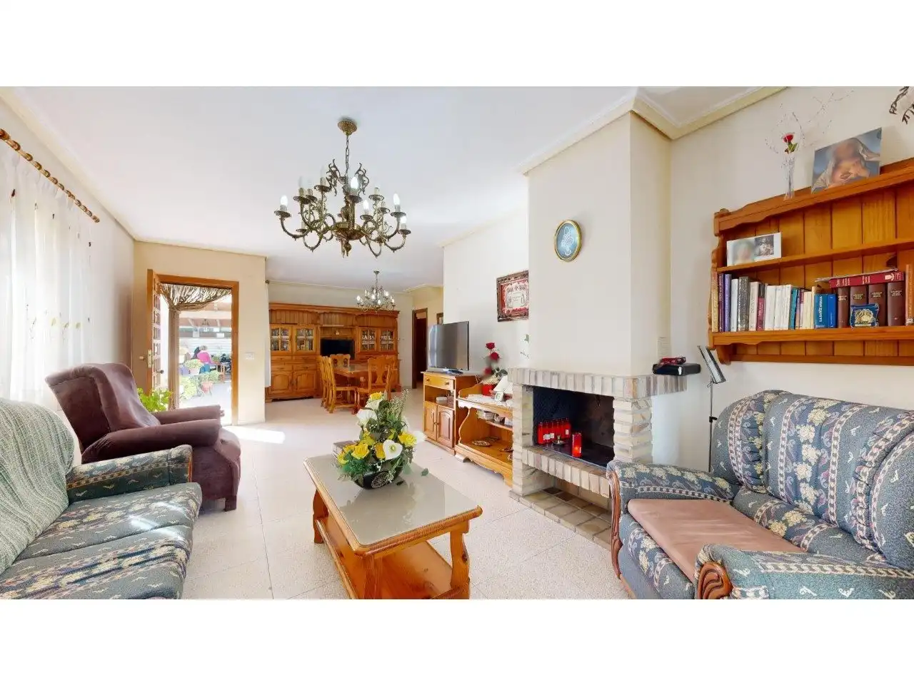 Sala de estar de Casa adosada en venta en Torrent con Aire acondicionado, Calefacción y Jardín privado