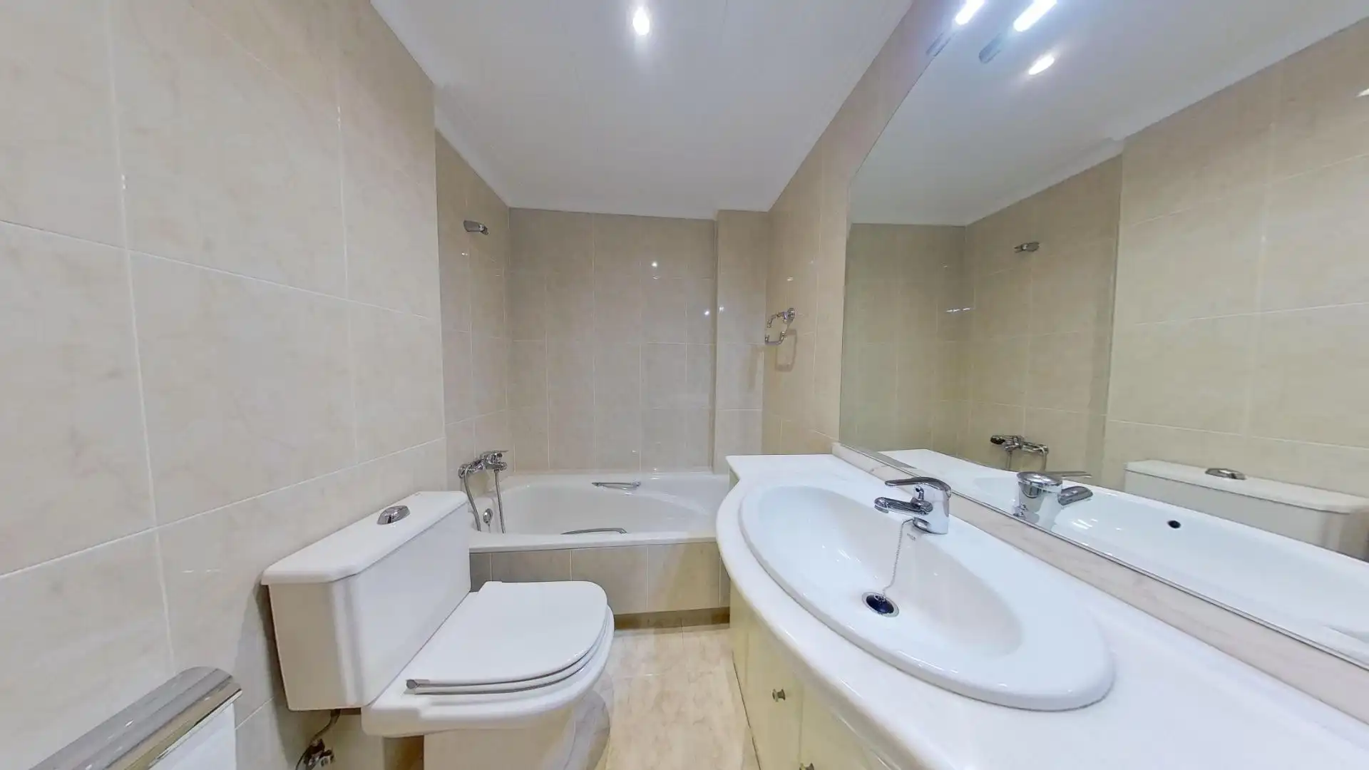 Flat for rent in ABEN AL ABBAR, 18, Albors