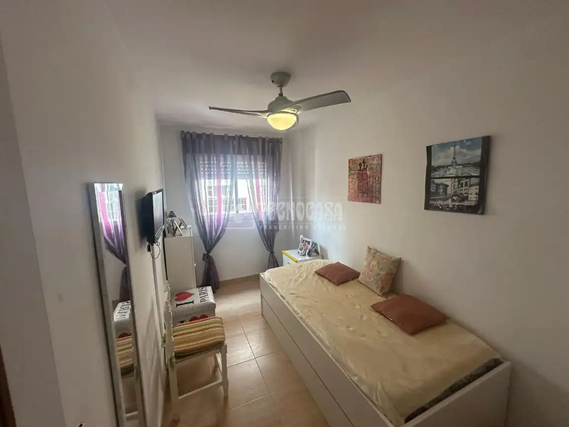 Habitación de Casa adosada en venta en Málaga con Aire acondicionado, Terraza y Trastero