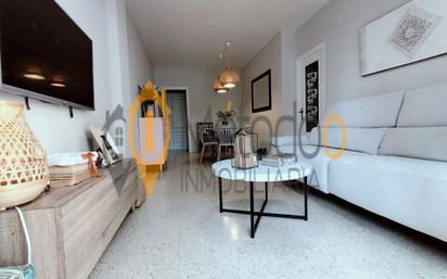 Living room of Flat for sale in  Sevilla Capital  with Air Conditioner and Balcony