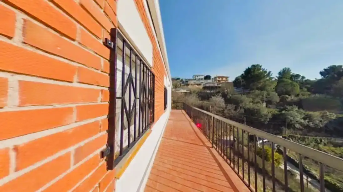 Vista exterior de Casa o xalet en venda en Olesa de Montserrat amb Piscina