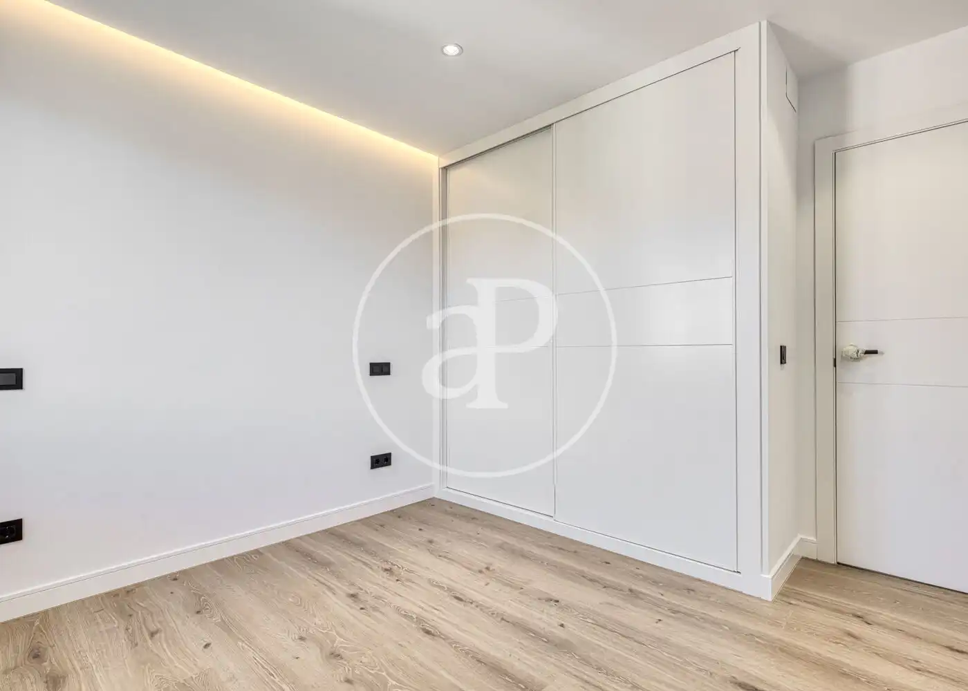 Bedroom of Flat for sale in Madrid  with Air Conditioner, Heating and Terrace