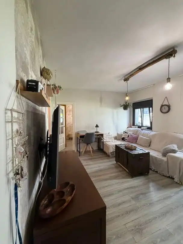 Sala d'estar de Pis en venda en Gijón  amb Traster i Moblat