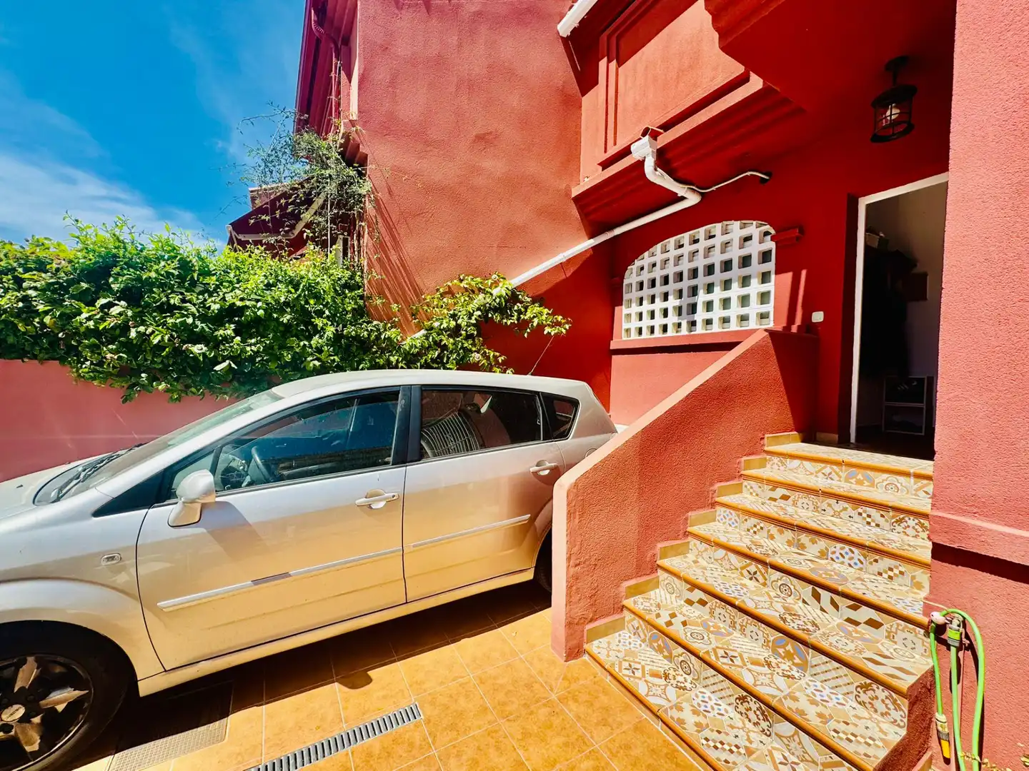 Vista exterior de Casa adosada en venda en Fuengirola amb Aire condicionat, Terrassa i Traster