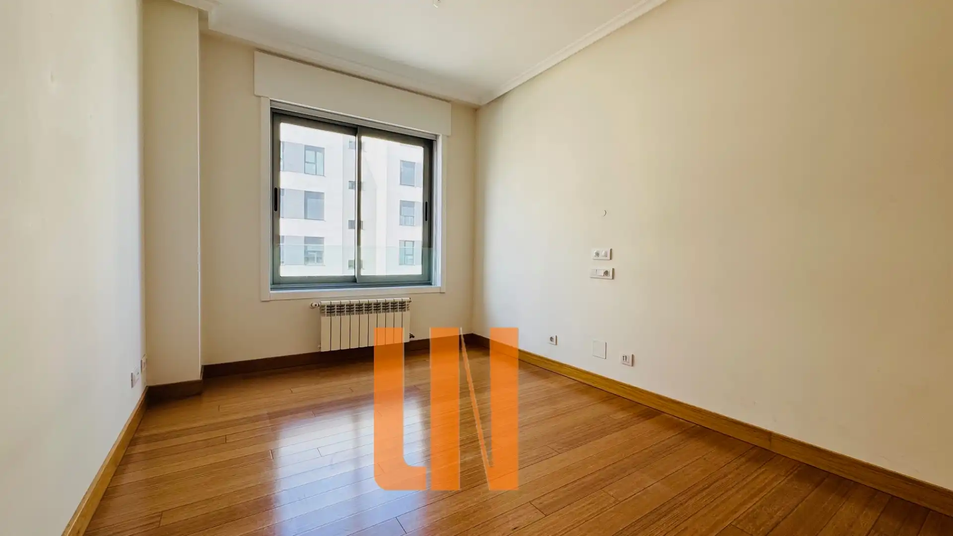 Schlafzimmer von Wohnung zur Miete in A Coruña Capital  mit Heizung, Abstellraum und Ofen