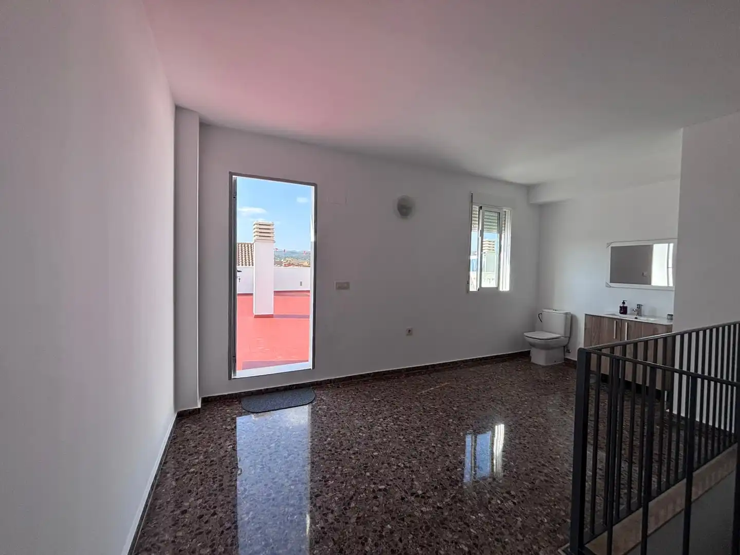 Balcony of Attic for sale in Casinos  with Terrace, Storage room and Oven