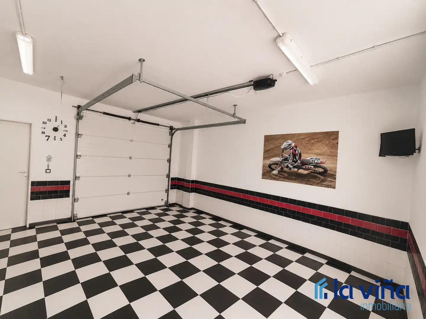 Houses for sale in Humilladero  with Air Conditioner, Terrace and Storage room