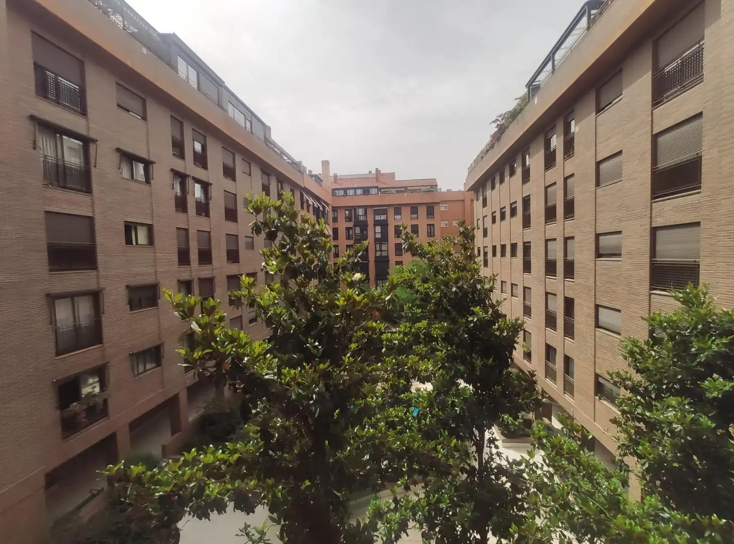 Außenansicht von Wohnung zur Miete in Madrid mit Klimaanlage, Heizung und Parkett