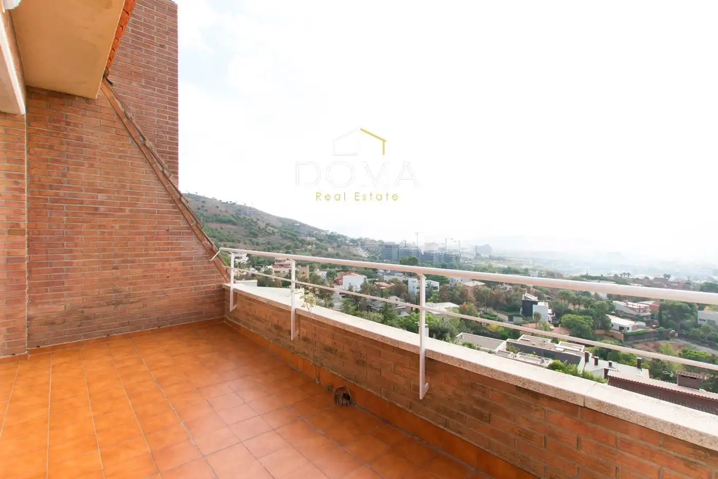 Terraza de Casa adosada en venta en Esplugues de Llobregat con Aire acondicionado, Calefacción y Terraza