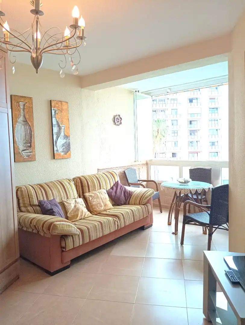 Sala de estar de Apartamento en venta en Benalmádena con Aire acondicionado, Amueblado y Lavadora
